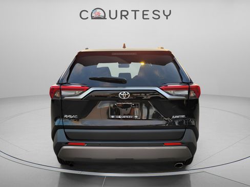 Used 2021 Toyota RAV4 Limited image 4