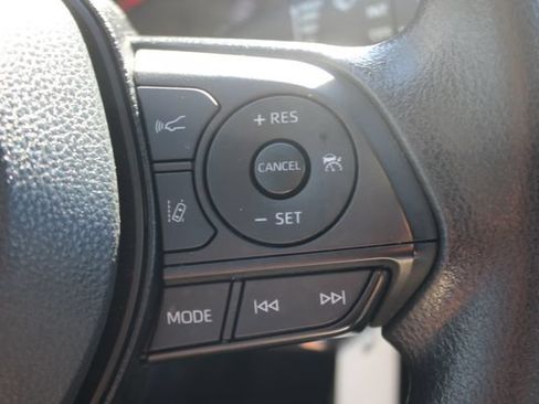 Used 2022 Toyota RAV4 LE AWD/4WD image 15