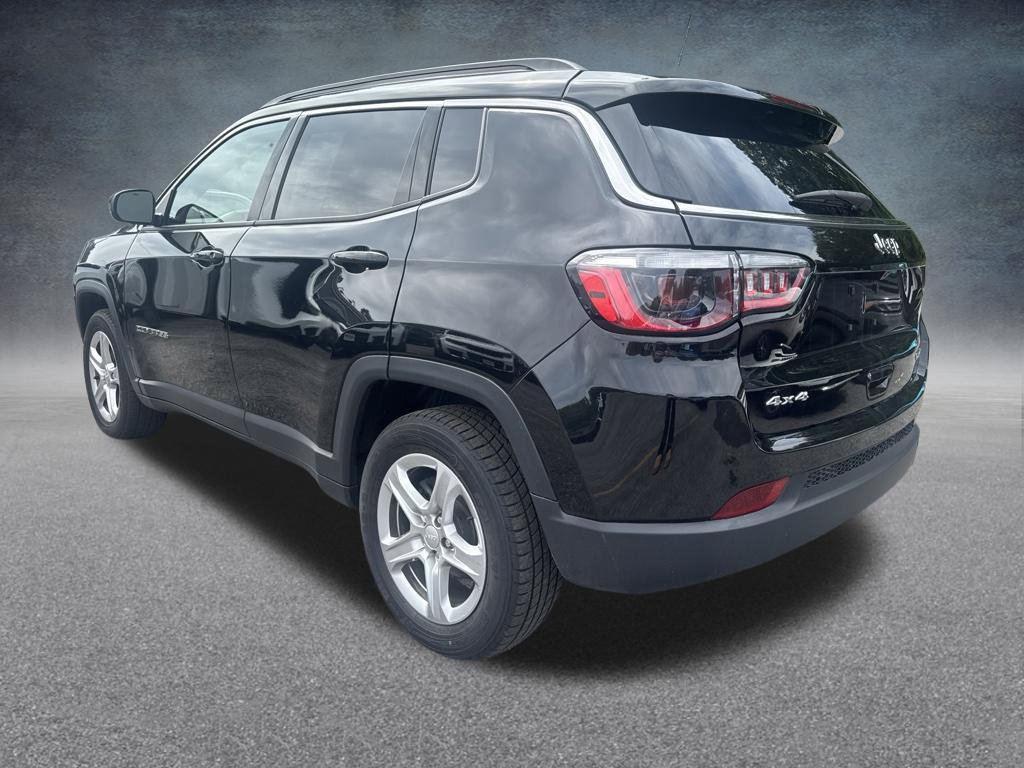 Used 2023 Jeep Compass Latitude w/ Convenience Group AWD/4WD image 5