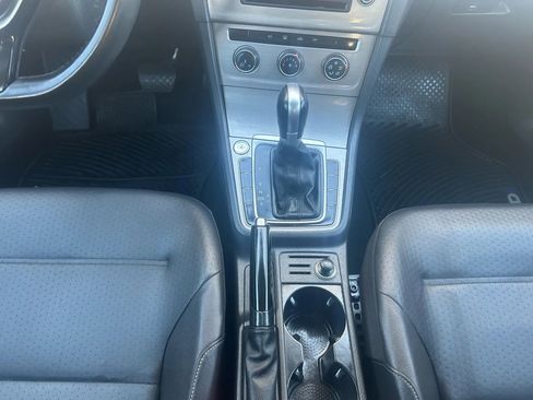 Used 2015 Volkswagen Golf TDI S image 22