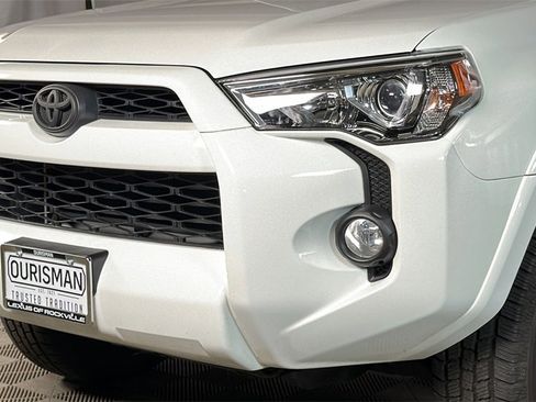 Used 2018 Toyota 4Runner SR5 image 3