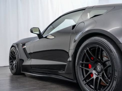 Used 2015 Chevrolet Corvette Z06 w/ 3LZ Preferred Equipment Group RWD image 26