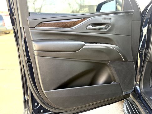 Used 2021 Cadillac Escalade Sport Platinum image 19