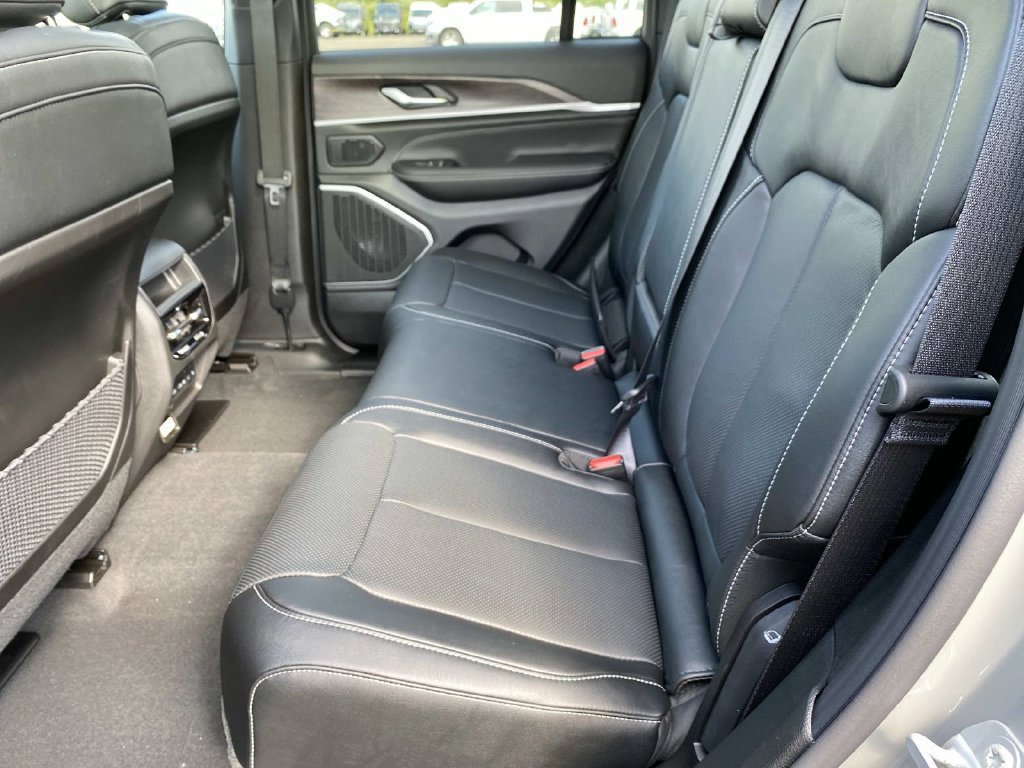 New 2027 Jeep Grand Cherokee Limited AWD/4WD image 7