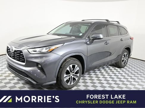 Used 2020 Toyota Highlander XLE image 1