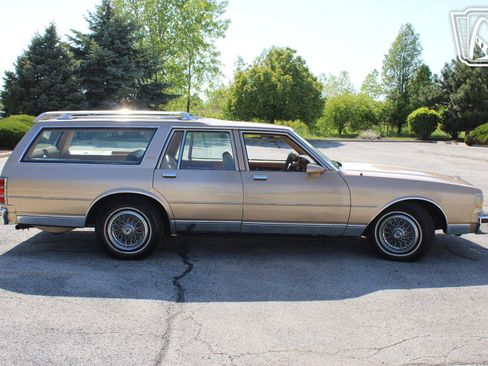 Used 1987 Chevrolet Caprice Classic RWD image 32