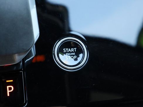 Used 2025 Land Rover Range Rover Sport SE image 27