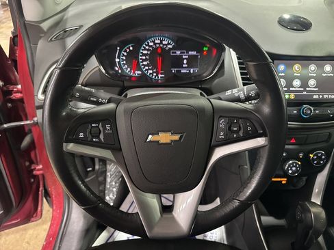 Used 2019 Chevrolet Trax LT w/ LT Convenience Package image 22