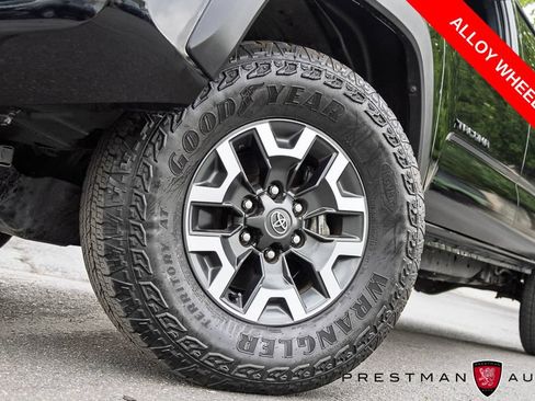 Used 2022 Toyota Tacoma TRD Off-Road w/ Black Out Package (TMS) AWD/4WD image 11