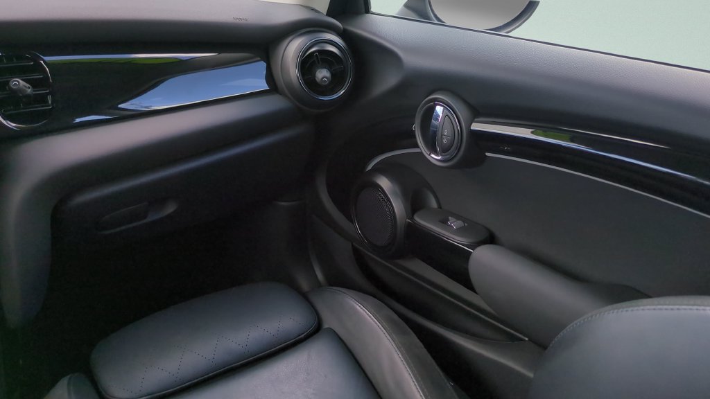 Used 2024 MINI Cooper S w/ Signature Upholstery Package FWD image 13