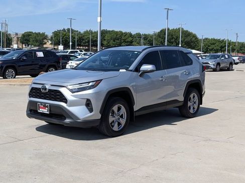 Used 2024 Toyota RAV4 XLE FWD image 10