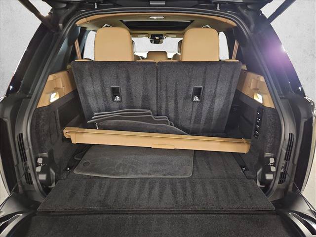 Used 2025 Land Rover Range Rover Long Wheelbase SE AWD/4WD image 6