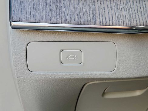 Certified 2024 Volvo XC90 B6 Ultimate image 22