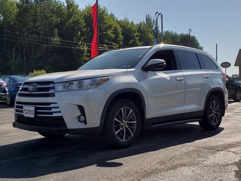Used 2019 Toyota Highlander AWD V6 image 3