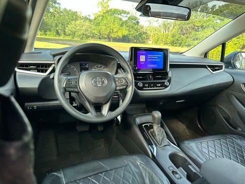 Used 2025 Toyota Corolla LE FWD image 13