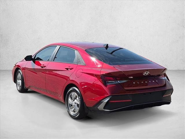 Used 2026 Hyundai Elantra SE FWD image 8