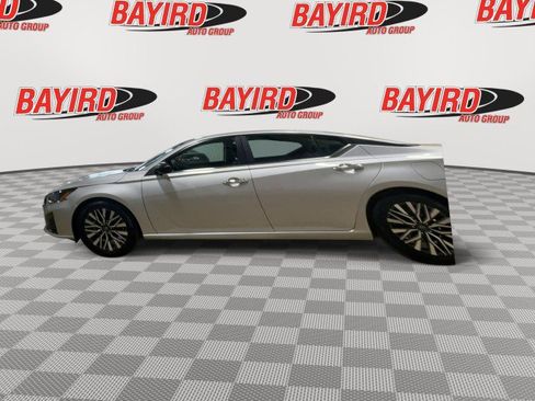 Used 2024 Nissan Altima 2.5 SV image 5