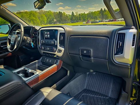 Used 2018 GMC Sierra 1500 SLT AWD/4WD image 39