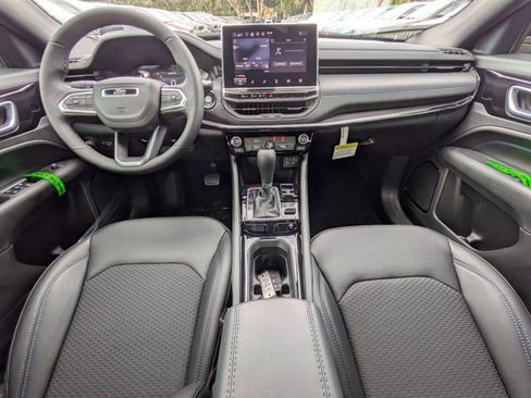 New 2026 Jeep Compass Latitude image 13