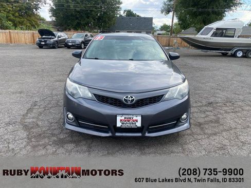 Used 2013 Toyota Camry SE w/ Preferred Accessory Pkg FWD image 2