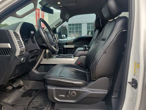 Used 2017 Ford F250 Lariat w/ Chrome Package image 16