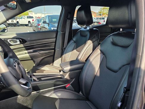 Used 2024 Jeep Compass Latitude w/ Altitude Special Edition image 10