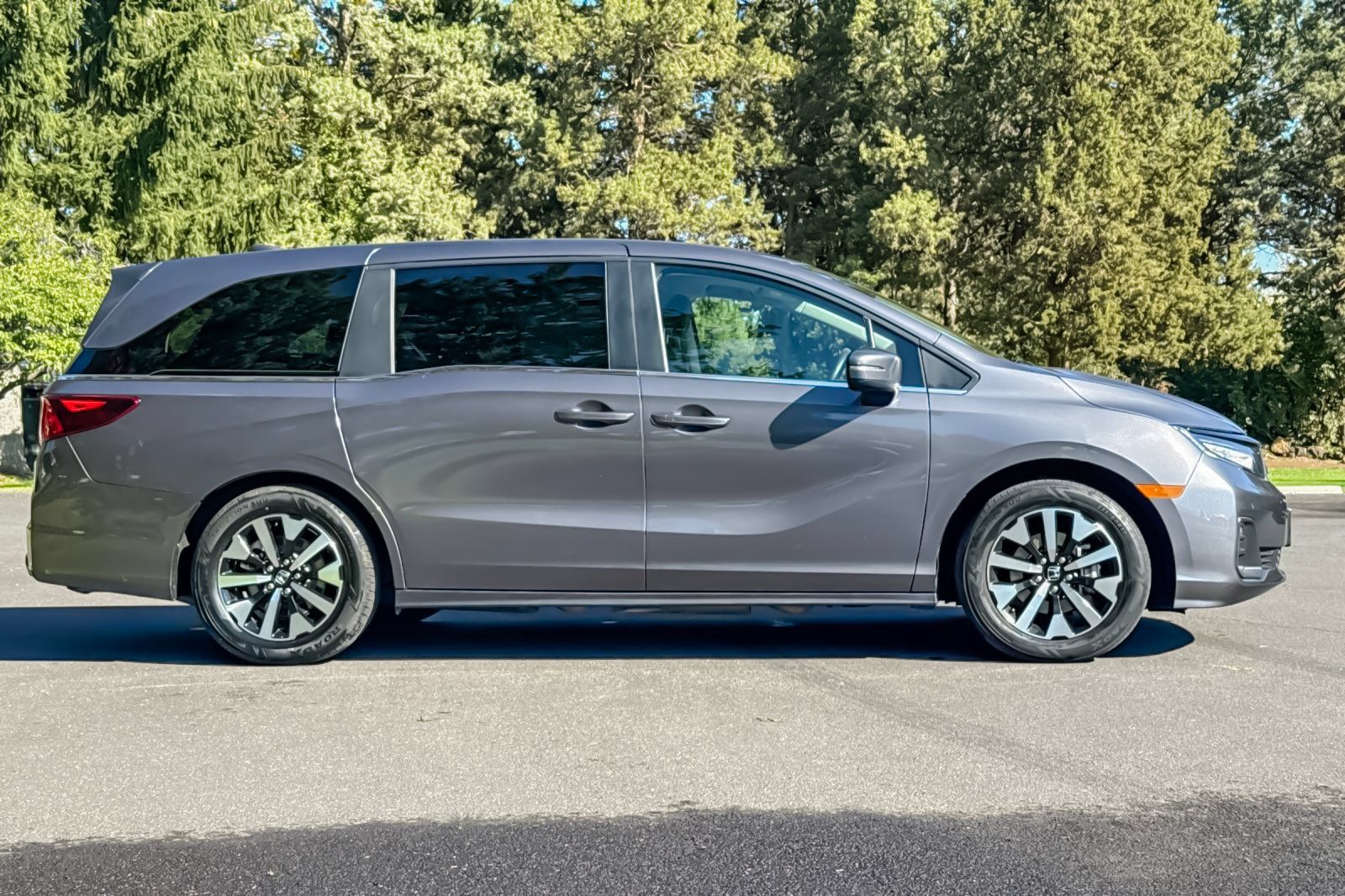 Used 2025 Honda Odyssey EX-L image 3