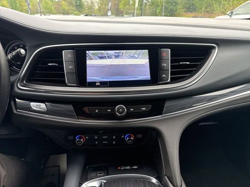 Used 2023 Buick Enclave Essence w/ Experience Buick Package AWD/4WD image 16
