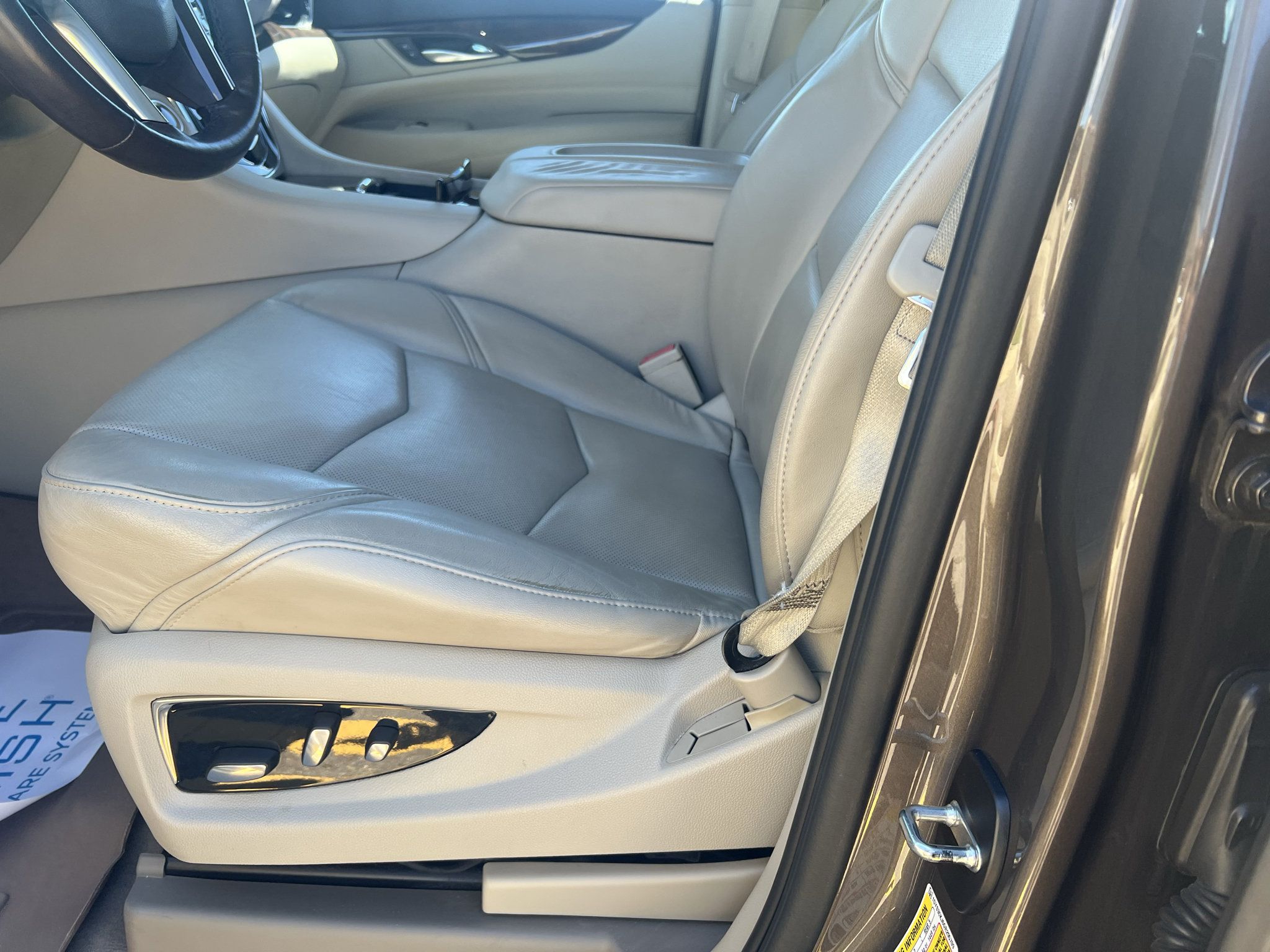 Used 2016 Cadillac Escalade Premium RWD image 26