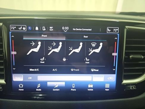 Used 2023 Chrysler Pacifica Touring-L FWD image 9