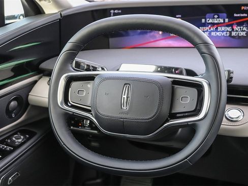 Used 2025 Lincoln Nautilus Premier w/ Equipment Group 102A image 17