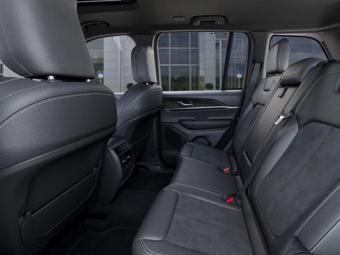 New 2026 Jeep Grand Cherokee Altitude AWD/4WD image 23