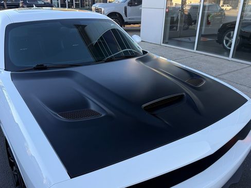 Used 2016 Dodge Challenger SRT Hellcat image 12