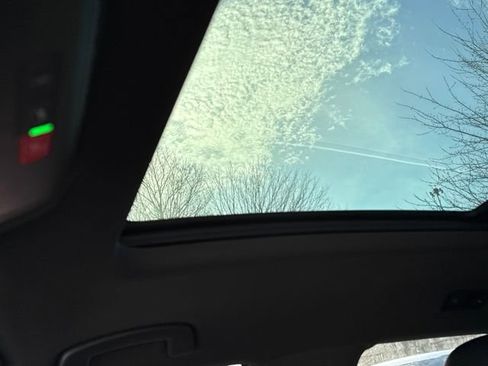 Used 2020 Volkswagen Atlas Cross Sport SE image 14