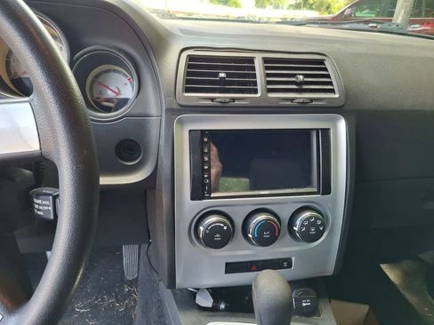Used 2010 Dodge Challenger SE RWD image 11