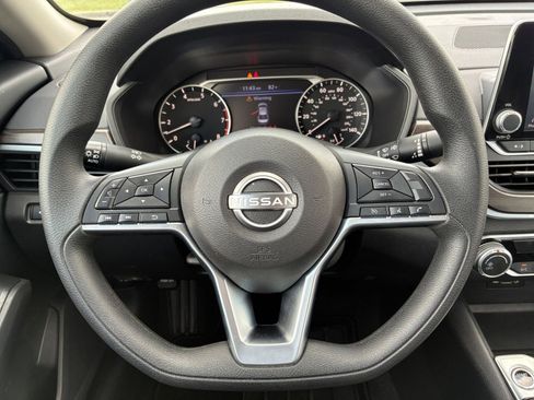 Used 2025 Nissan Altima 2.5 SV image 22