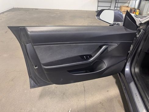 Used 2020 Tesla Model 3 Standard Range Plus image 24