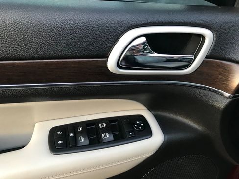 Used 2018 Jeep Grand Cherokee Limited image 12