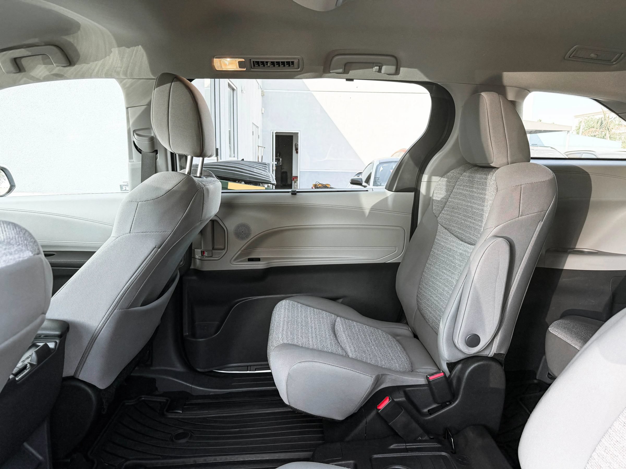 Used 2023 Toyota Sienna LE FWD image 25