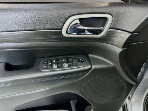 Used 2021 Jeep Grand Cherokee Laredo image 15