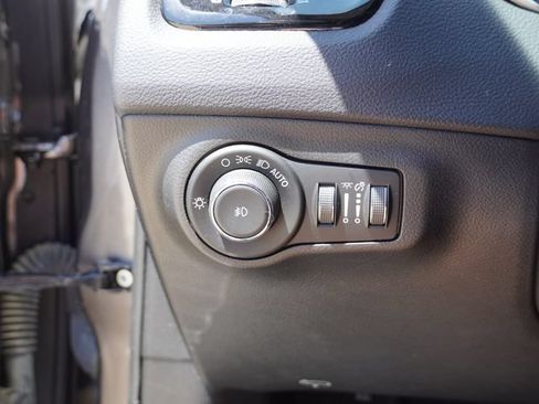 Used 2019 Jeep Compass Latitude FWD image 16