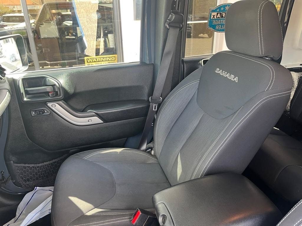 Used 2017 Jeep Wrangler Unlimited Sahara w/ Dual Top Group AWD/4WD image 12