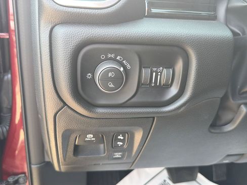 Used 2025 RAM 1500 Laramie AWD/4WD image 15