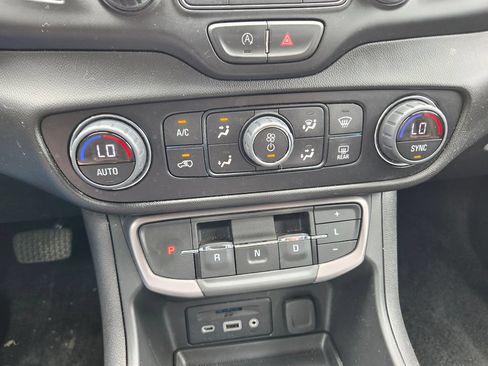 Used 2023 GMC Terrain AT4 AWD/4WD image 21