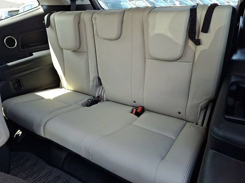 Used 2023 Subaru Ascent Limited w/ Technology Package AWD/4WD image 11