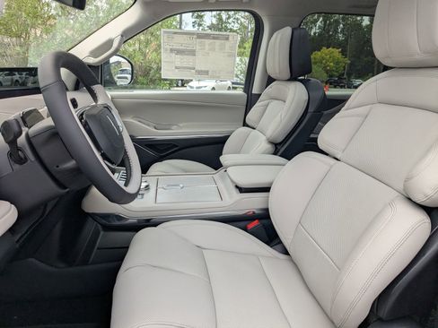 New 2025 Lincoln Navigator L Reserve image 24