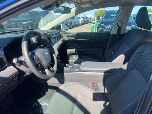 Used 2025 Toyota Camry LE image 27