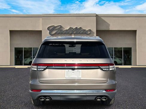 Used 2020 Lincoln Aviator Reserve w/ Equipment Group 201A image 4
