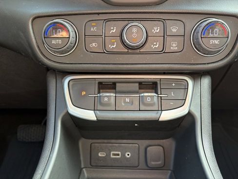 Certified 2022 GMC Terrain SLE w/ Driver Convenience Package image 26