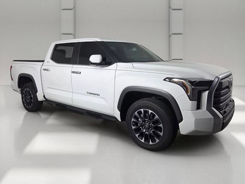Used 2025 Toyota Tundra Limited AWD/4WD image 2